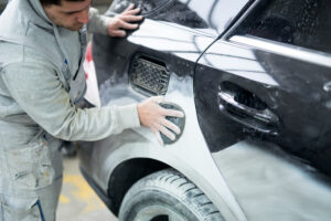 How Much Do Collision Repair Technicians Make an Hour?